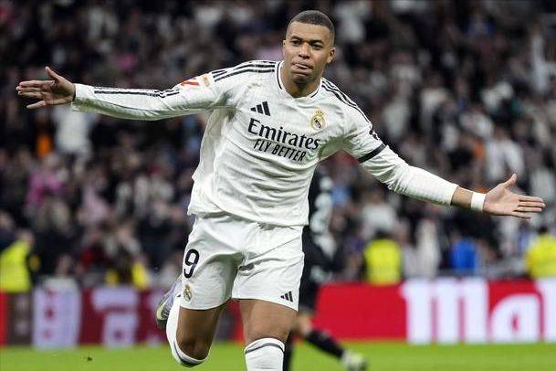 2-0，皇马揽84分获亚军，26岁姆巴佩轰入赛季第43球+剑指西甲金靴