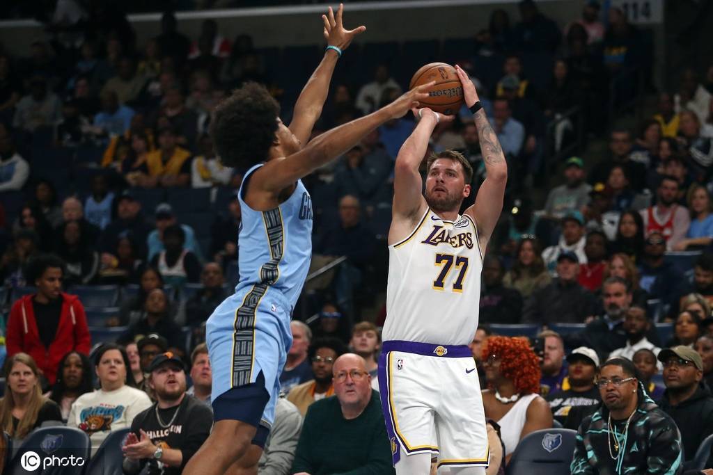 东契奇44+12+6里夫斯21+4+4 NBA杯湖人擒灰熊